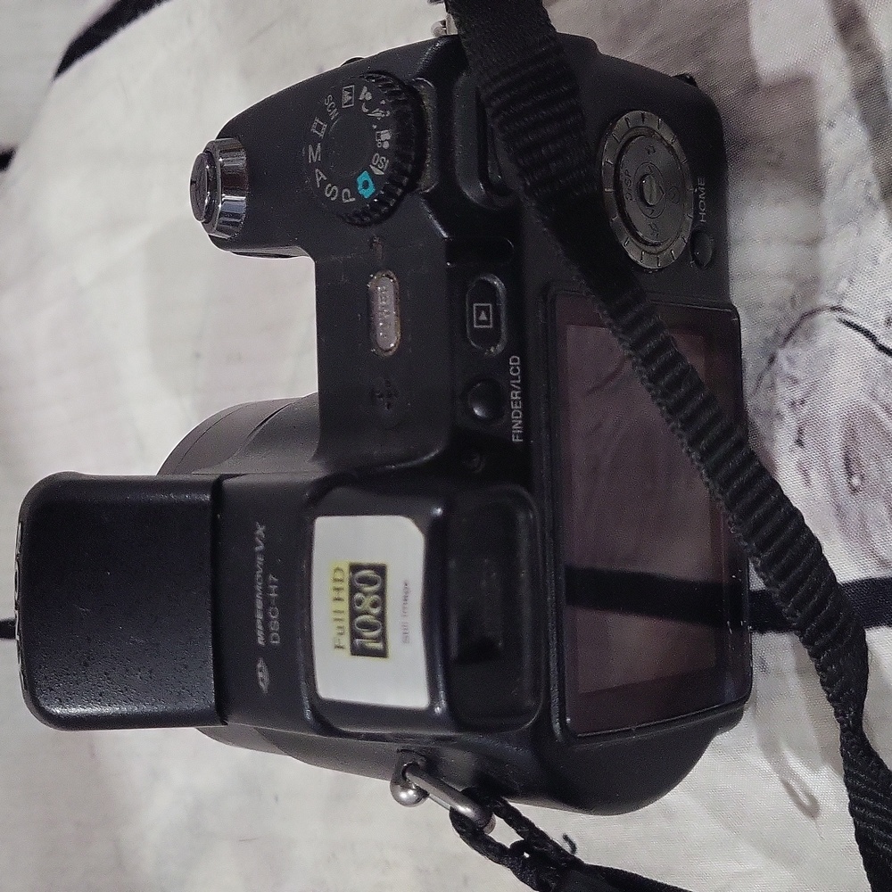 Sony Black Digital Camera Cybershot - Picture 3 of 5